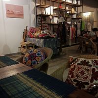 nice atmosphere, calm yogi music at Yogis Spicy in Bangkok