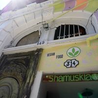 outside at El Shamuskia'o in Havana