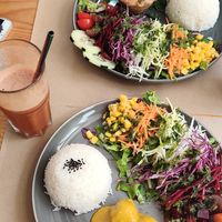 Chickpea balls with curry and the lentil & vegetables patty at Café Palhinhas in Figueira Da Foz