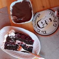 veganes Tiramisu und vegane Schwarzwälder-Kirsch-Torte at Graefenberg-Zone in Graefenberg