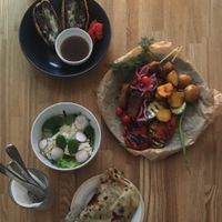 Тёплые онигири, безалкогольная IPA и летний спешл – шашлык с лепёшкой и салатом  at Mox in Moscow