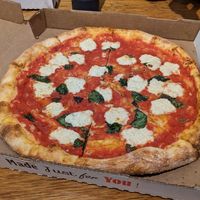 Margarita pizza at Li'l Nonna's in Austin