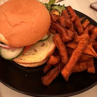 Funky burger  at L'Abattoir Vegetal - Guisarde in Paris