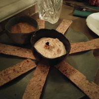 peanut crackers with hummus (not vegan!) and piquillo sauce at BumpGreen in Madrid