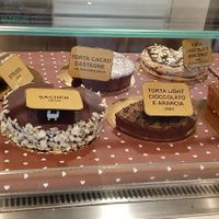 Vetrina delle torte at Biosapori in Lancenigo