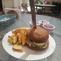 Burger at Omphalos in Arequipa
