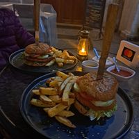 Las nuevas burgers tipo 'pollo' y 'carne'. Exquisitas. at Omphalos in Arequipa