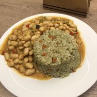 Hauptspeise: Bohnen mit Reis  at Omphalos in Arequipa