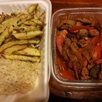 Lomo saltado para llevar at Omphalos in Arequipa