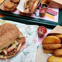 Menú perroyanke, nuggets y menú setbacon at La Trocadero in Barcelona
