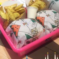 burger fries and vegan mayo at La Trocadero in Barcelona