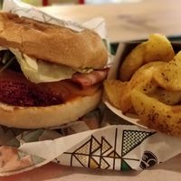 LT burger with potatoes at La Trocadero in Barcelona