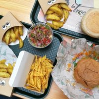Burgers and hummus with pico de gallo at La Trocadero in Barcelona