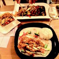 In front: Stir-fried crispy vegetables, Diced tofu, topped with sesame foil, with rice 

Back: Fried tofu with vegetables and lemongrass, refined with a touch of Thai chili, with at Thai Thai in Koblenz