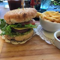 Hamburguesa vegana  at Noguis in Tamarindo