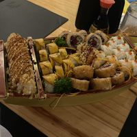 Vegan sushi boat. Four rolls: crispy vegan, spicy tofu, lava crispy, and caribeño vegano  at Kappa Sushi in La Fortuna