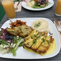 Tofu with mango sauce at Organi Chiado in Lisbon
