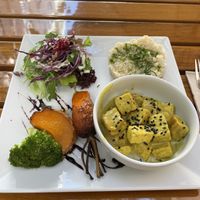 Tofu au curry at Organi Chiado in Lisbon