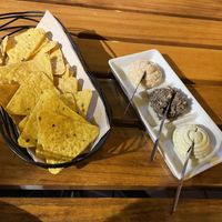 Nachos et pâtés at Organi Chiado in Lisbon