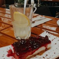 Vegan Cheescake and Handmade Limonade at Organi Chiado in Lisbon