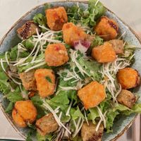 Veggie Caesar Salad (11.90€) - 4.5/5. at Organi Chiado in Lisbon