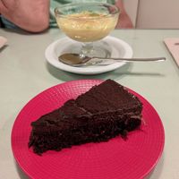 Milchreis und Schokokuchen at Organi Chiado in Lisbon