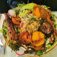 Vegetable salad wirh quinoa at Organi Chiado in Lisbon