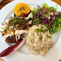 Burger at Organi Chiado in Lisbon