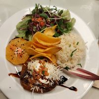 Burger at Organi Chiado in Lisbon