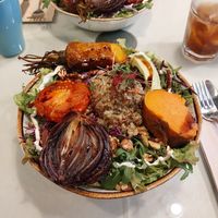 vegetable salad with quinoa at Organi Chiado in Lisbon