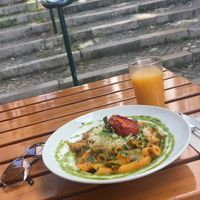 Une dinguerie. Tout est vegan! 🌱 🥕 🥑   at Organi Chiado in Lisbon