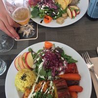 Chickpeas burger with homemade fries and quinoa (top), marinaded tofu with saffron rice (below) - lunch menu at Organi Chiado in Lisbon