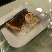 Pastel de nueces con helado at Organi Chiado in Lisbon