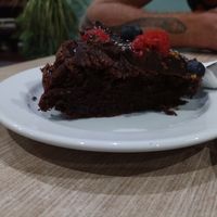 bolo vegano at Saladas+ in Aveiro