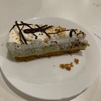 Pistachio vegan cheesecake at Saladas+ in Aveiro