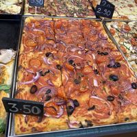 Tomato and onion pizza  at Romana Pizza in Lisbon