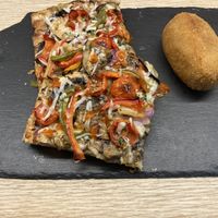 Vegetarians pizza and arancini at Romana Pizza in Lisbon