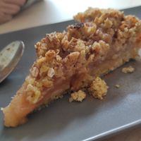 Apple crumble at Alho-Porro in Rio Tinto