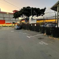 Doesn’t look like a pizza place from here. Go to the corner of street at Floralia in Honolulu