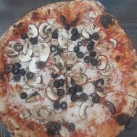 Pizza was amazing at Floralia in Honolulu