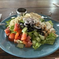 Humus schotel    at Green Leaf Cafe in Jemuluk