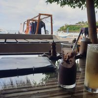 Beachfront dining at Green Leaf Cafe in Jemuluk