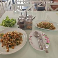 Pad Thai with papaya salad at Su Ting Sian -Soi Anamai 23 in Khon Kaen