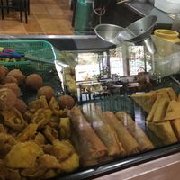 Some of the pre-made food options  at Su Ting Sian -Soi Anamai 23 in Khon Kaen