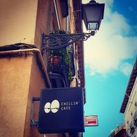 Lugar amigable x at Chillin' Cafe in Madrid