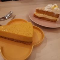 A couple of vegan cakes to share at Chillin' Cafe in Madrid