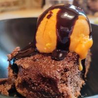 Brownie con helado at El Manglar in Oviedo