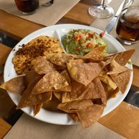 Nachos con guacamole y cheddar  at El Manglar in Oviedo