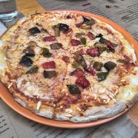 Pizza napolitana at El Manglar in Oviedo