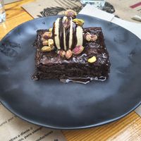 Choco Gozo: brownie casero con helado de pistacho casero at El Manglar in Oviedo